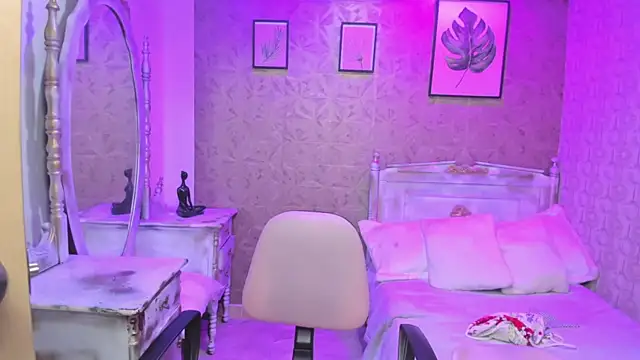 Snapshot of Sofia_clk chatting on 12-20-25, 03:24 Sofia clk online show from 12-20-25, 03:24