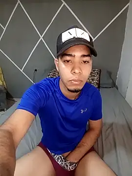 Snapshot of thiiago_05 chatting on 10-23-25, 12:43 thiiago 05 online show from 10-23-25, 12:43