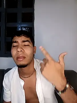 Snapshot of thiiago_05 chatting on 10-27-25, 10:25 thiiago 05 online show from 10-27-25, 10:25