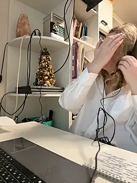 Amelia-Diamond online show from 12-04-25, 07:17