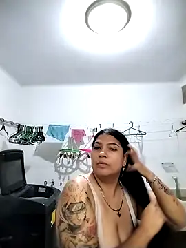 Snapshot of Ninelcita chatting on 10-23-25, 01:10 Ninelcita online show from 10-23-25, 01:10