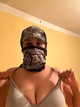 SaraChouchou online show from 10-30-25, 11:38