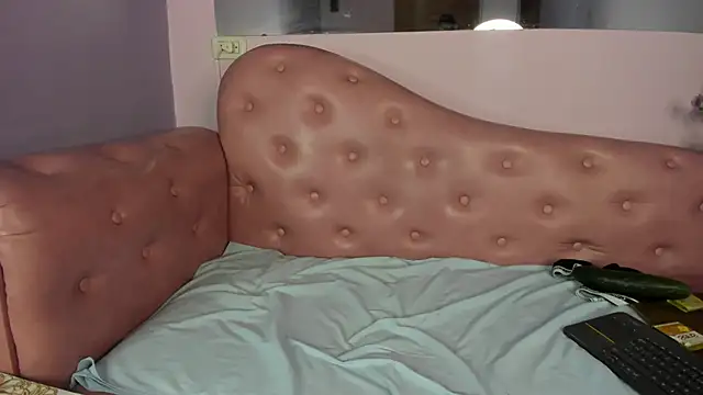 Snapshot of Emiliano_Reyes chatting on 11-07-25, 04:12 Emiliano Reyes online show from 11-07-25, 04:12