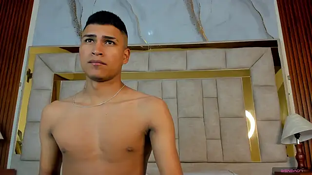 Snapshot of Emiliano_Reyes chatting on 11-14-25, 02:54 Emiliano Reyes online show from 11-14-25, 02:54