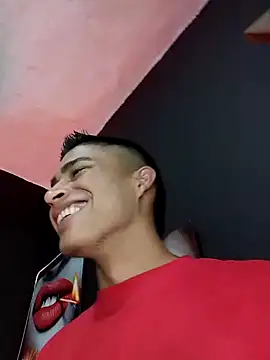 Snapshot of Emiliano_Reyes chatting on 11-16-25, 02:28 Emiliano Reyes online show from 11-16-25, 02:28