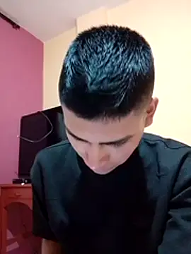 Snapshot of Emiliano_Reyes chatting on 11-17-25, 02:01 Emiliano Reyes online show from 11-17-25, 02:01