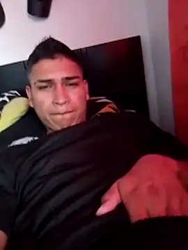 Snapshot of Emiliano_Reyes chatting on 11-19-25, 03:56 Emiliano Reyes online show from 11-19-25, 03:56