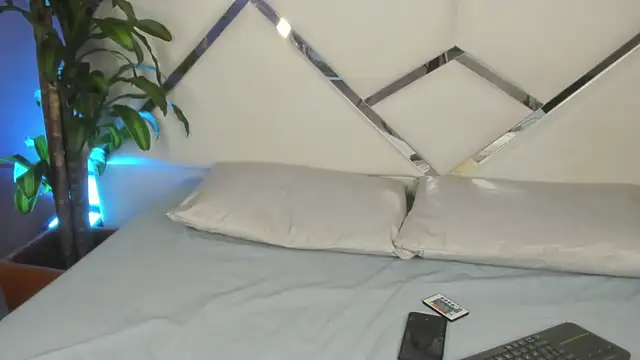 Snapshot of Emiliano_Reyes chatting on 11-20-25, 04:23 Emiliano Reyes online show from 11-20-25, 04:23