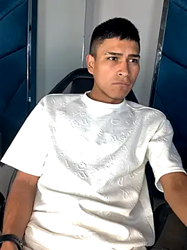 Snapshot of Emiliano_Reyes chatting on 11-22-25, 03:05 Emiliano Reyes online show from 11-22-25, 03:05