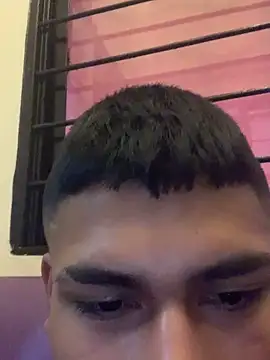 Snapshot of Emiliano_Reyes chatting on 11-25-25, 01:49 Emiliano Reyes online show from 11-25-25, 01:49