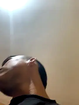 Snapshot of Emiliano_Reyes chatting on 11-30-25, 02:10 Emiliano Reyes online show from 11-30-25, 02:10