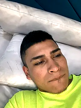 Snapshot of Emiliano_Reyes chatting on 12-05-25, 03:37 Emiliano Reyes online show from 12-05-25, 03:37