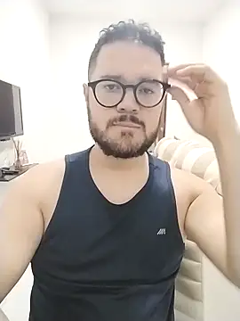 Snapshot of Branquinhowm chatting on 12-16-25, 02:16 Branquinhowm online show from 12-16-25, 02:16