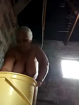 Snapshot of juicyboode chatting on 10-26-25, 02:23 juicyboode online show from 10-26-25, 02:23