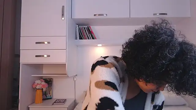 MartiRuis10 online show from 10-22-25, 08:41