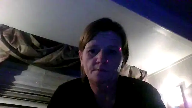 Snapshot of EazyEMLXL chatting on 10-25-25, 08:55 EazyEMLXL online show from 10-25-25, 08:55