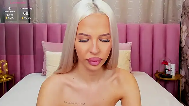 Snapshot of KailaCrystall chatting on 10-22-25, 01:17 KailaCrystall online show from 10-22-25, 01:17