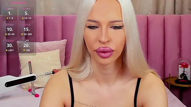 Snapshot of KailaCrystall chatting on 11-17-25, 01:33 KailaCrystall online show from 11-17-25, 01:33