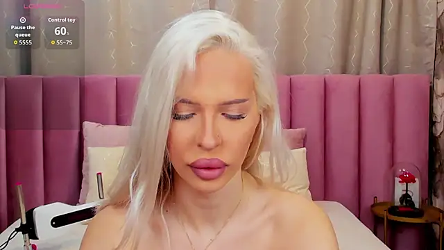 Snapshot of KailaCrystall chatting on 12-04-25, 01:48 KailaCrystall online show from 12-04-25, 01:48