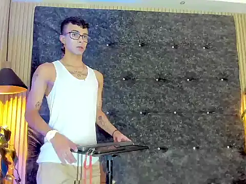 the fenix boy online show from 10-23-25, 07:56