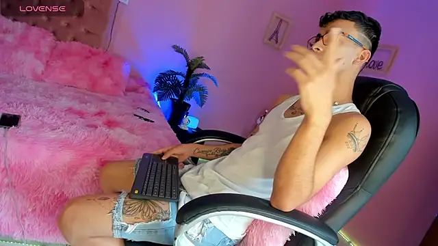 the fenix boy online show from 12-03-25, 03:32