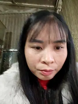 Snapshot of Squirrel-Pear chatting on 10-24-25, 10:11 Squirrel-Pear online show from 10-24-25, 10:11