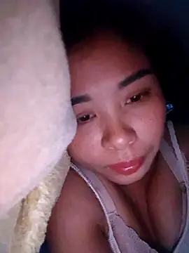 Snapshot of Squirrel-Pear chatting on 10-28-25, 10:45 Squirrel-Pear online show from 10-28-25, 10:45