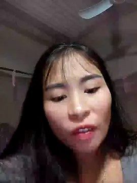 Snapshot of Squirrel-Pear chatting on 11-04-25, 02:49 Squirrel-Pear online show from 11-04-25, 02:49