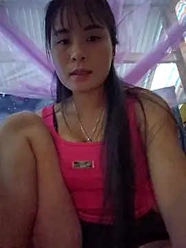 Snapshot of Squirrel-Pear chatting on 11-15-25, 10:23 Squirrel-Pear online show from 11-15-25, 10:23