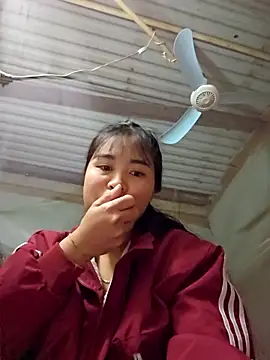 Snapshot of Squirrel-Pear chatting on 11-20-25, 09:14 Squirrel-Pear online show from 11-20-25, 09:14