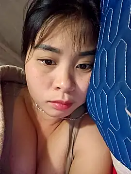 Snapshot of Squirrel-Pear chatting on 11-24-25, 10:42 Squirrel-Pear online show from 11-24-25, 10:42