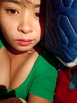 Snapshot of Squirrel-Pear chatting on 11-26-25, 10:11 Squirrel-Pear online show from 11-26-25, 10:11