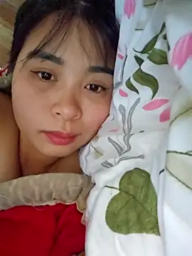 Snapshot of Squirrel-Pear chatting on 11-28-25, 12:02 Squirrel-Pear online show from 11-28-25, 12:02