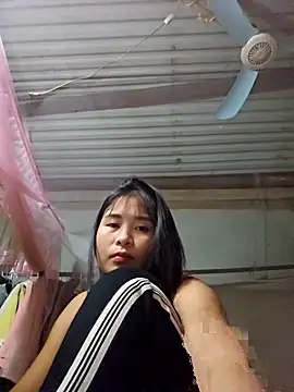 Snapshot of Squirrel-Pear chatting on 12-01-25, 04:12 Squirrel-Pear online show from 12-01-25, 04:12