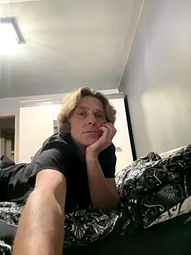 Snapshot of kon77777 chatting on 10-21-25, 04:08 kon77777 online show from 10-21-25, 04:08