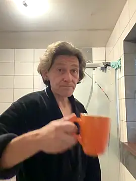 Snapshot of kon77777 chatting on 10-25-25, 05:26 kon77777 online show from 10-25-25, 05:26