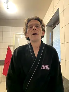 Snapshot of kon77777 chatting on 10-26-25, 05:35 kon77777 online show from 10-26-25, 05:35