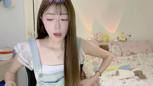 Onecutelittle online show from 11-13-25, 06:01