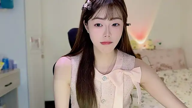 Onecutelittle online show from 12-02-25, 01:55