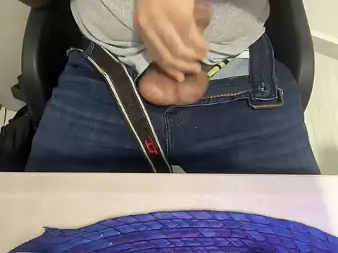 Snapshot of EdgarLopez69 chatting on 03-04-26, 10:21 EdgarLopez69 online show from 03-04-26, 10:21