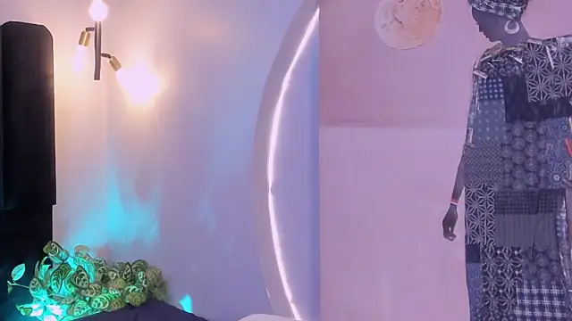 Snapshot of Juli_Casanova chatting on 11-21-25, 03:27 Juli Casanova online show from 11-21-25, 03:27