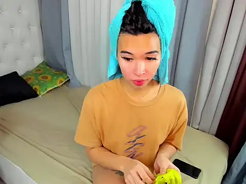 Snapshot of hardcocktwink chatting on 11-19-25, 04:51 hardcocktwink online show from 11-19-25, 04:51