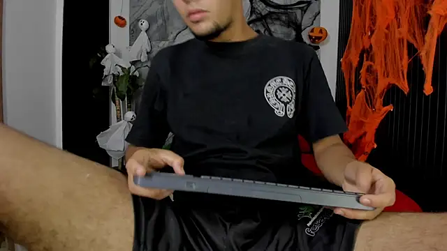 Snapshot of Alan-Smith1 chatting on 10-21-25, 07:47 Alan-Smith1 online show from 10-21-25, 07:47