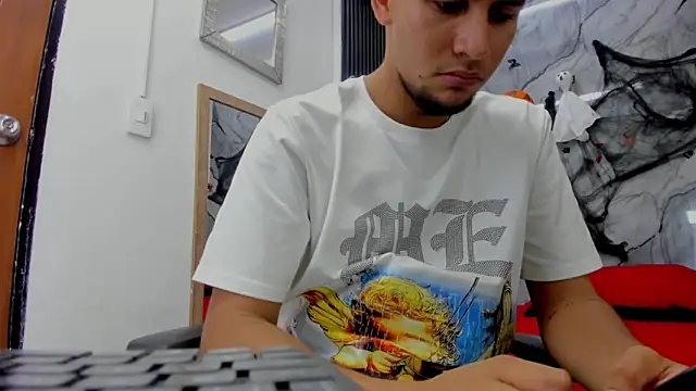 Snapshot of Alan-Smith1 chatting on 10-23-25, 07:34 Alan-Smith1 online show from 10-23-25, 07:34