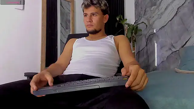 Snapshot of Alan-Smith1 chatting on 11-08-25, 07:45 Alan-Smith1 online show from 11-08-25, 07:45