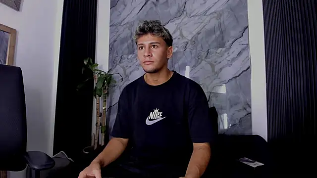 Snapshot of Alan-Smith1 chatting on 11-13-25, 07:57 Alan-Smith1 online show from 11-13-25, 07:57