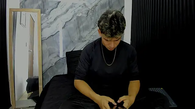 Snapshot of Alan-Smith1 chatting on 11-19-25, 07:25 Alan-Smith1 online show from 11-19-25, 07:25