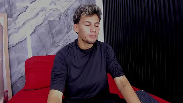 Snapshot of Alan-Smith1 chatting on 11-20-25, 07:35 Alan-Smith1 online show from 11-20-25, 07:35