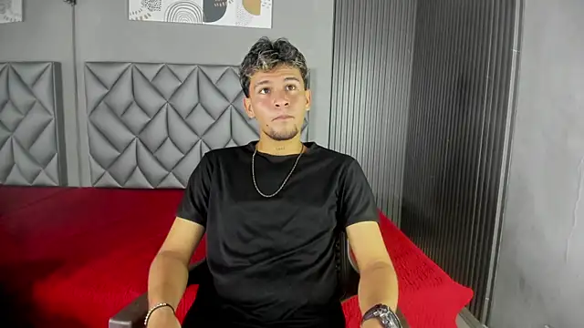 Snapshot of Alan-Smith1 chatting on 11-25-25, 07:36 Alan-Smith1 online show from 11-25-25, 07:36