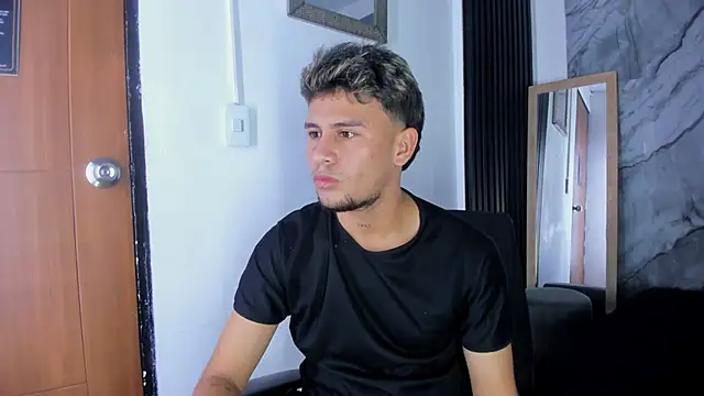 Snapshot of Alan-Smith1 chatting on 12-01-25, 07:52 Alan-Smith1 online show from 12-01-25, 07:52